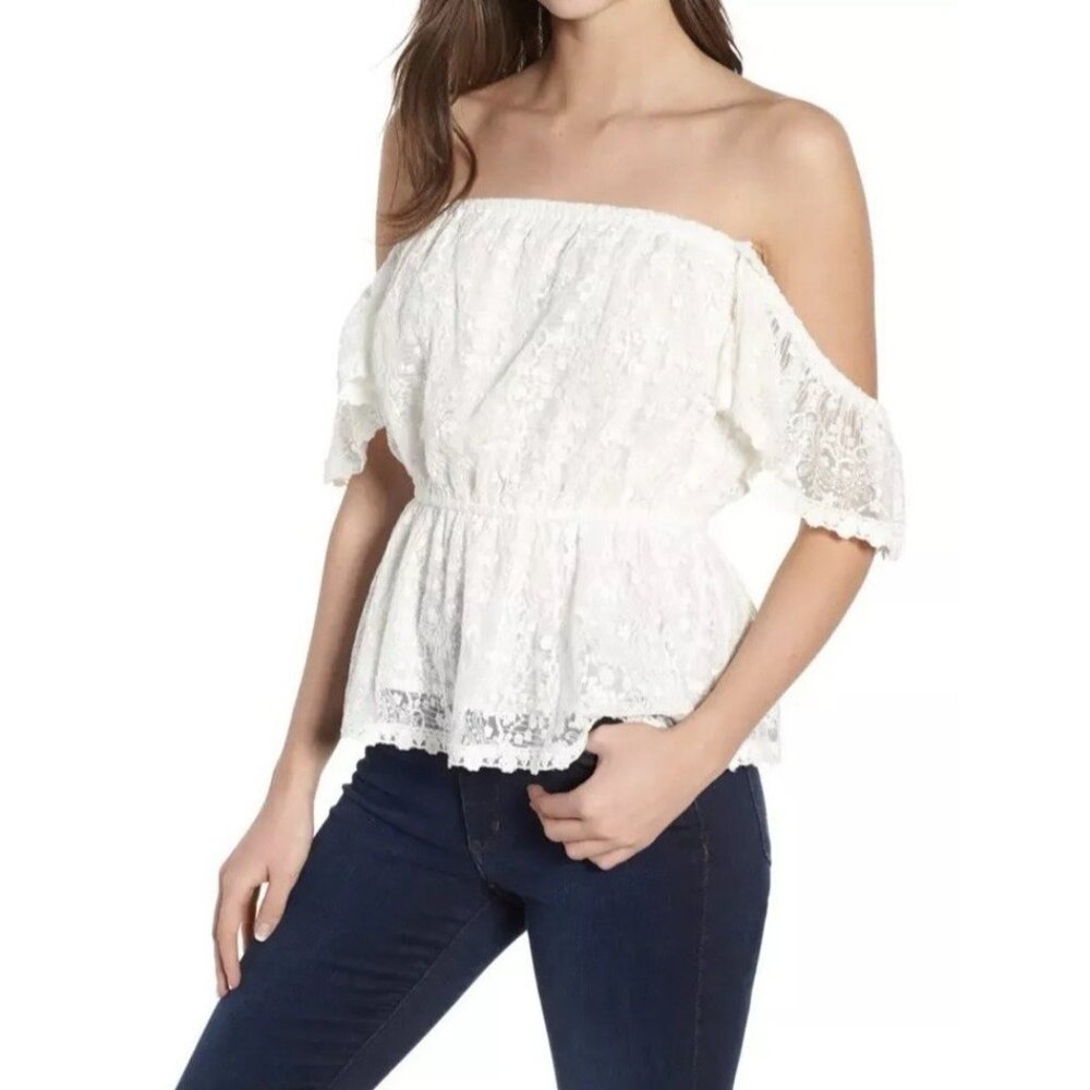cupcakes & cashmere White Off-Shoulder Lace Peplum Top